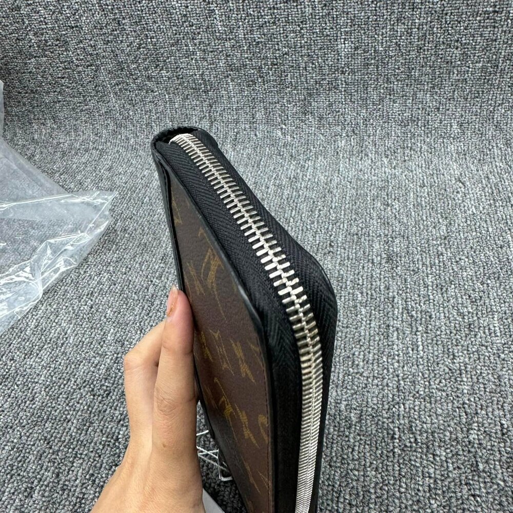 100% Authentic Louis Vuitton Vertical Zippy Wallet - Picture 7 of 11